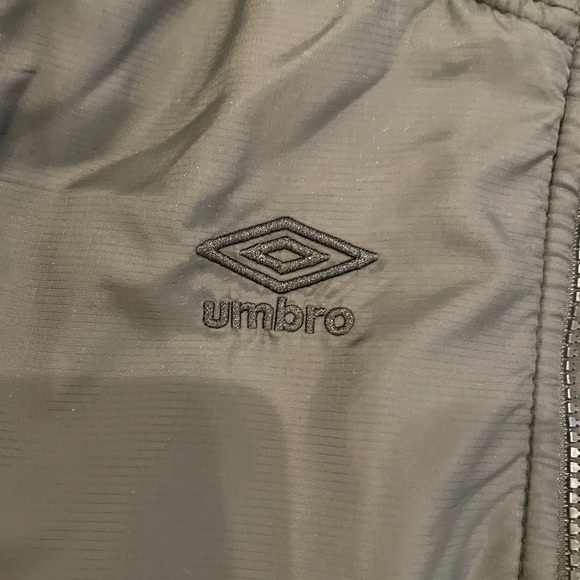 Umbro Boy’s black Fleece/Hoody. Size Medium 8/10. - Picture 4 of 5